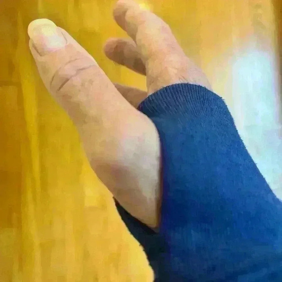 Walt Disney World 50th Anniversary Mickey
Mouse & Friends Ladies Zip Hoodie Med - Picture 4 of 14